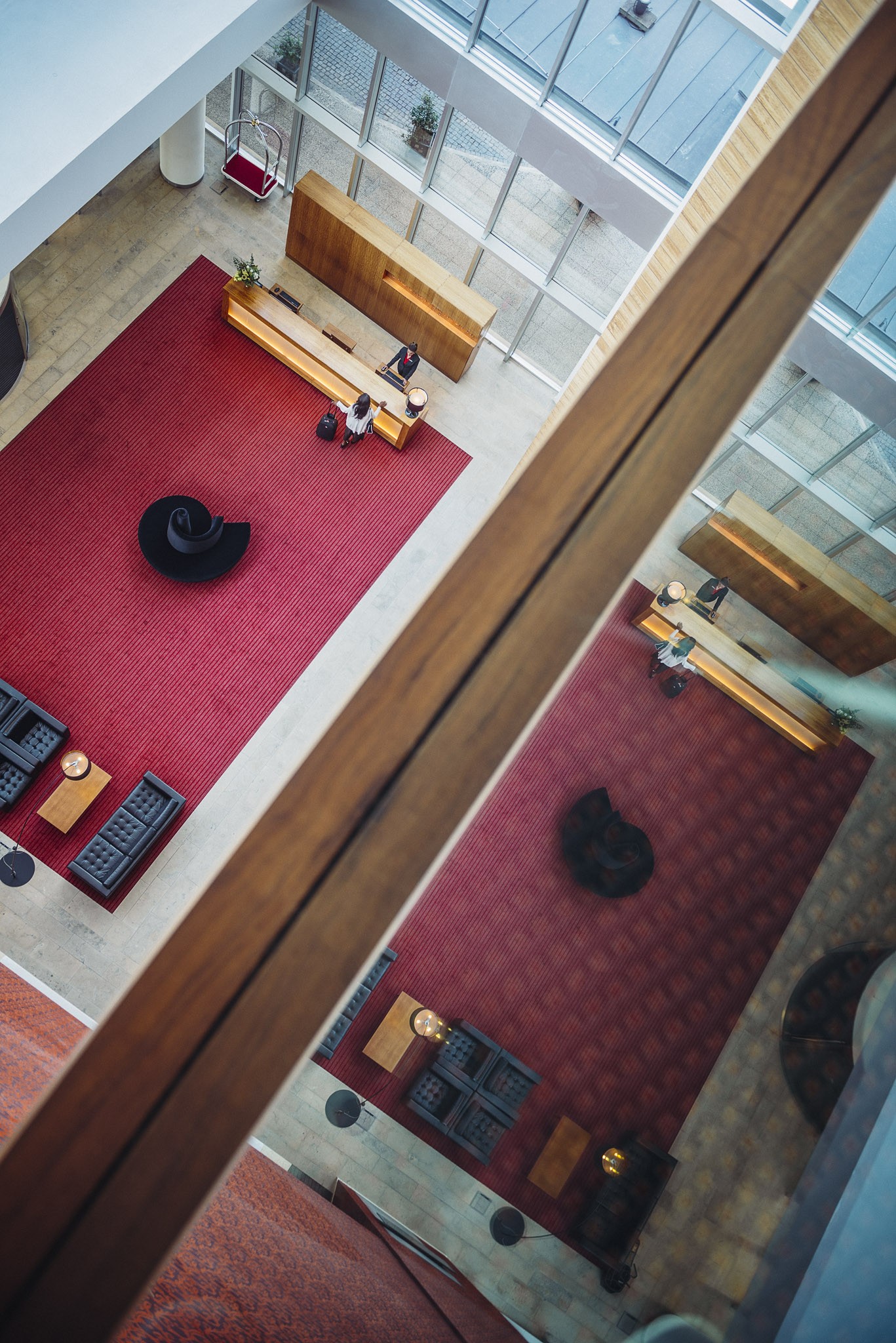 Portugal Lisboa Oeiras Porto Salvo Lagoas Park Hotel Lagoas Lobby Visto Cima (1)