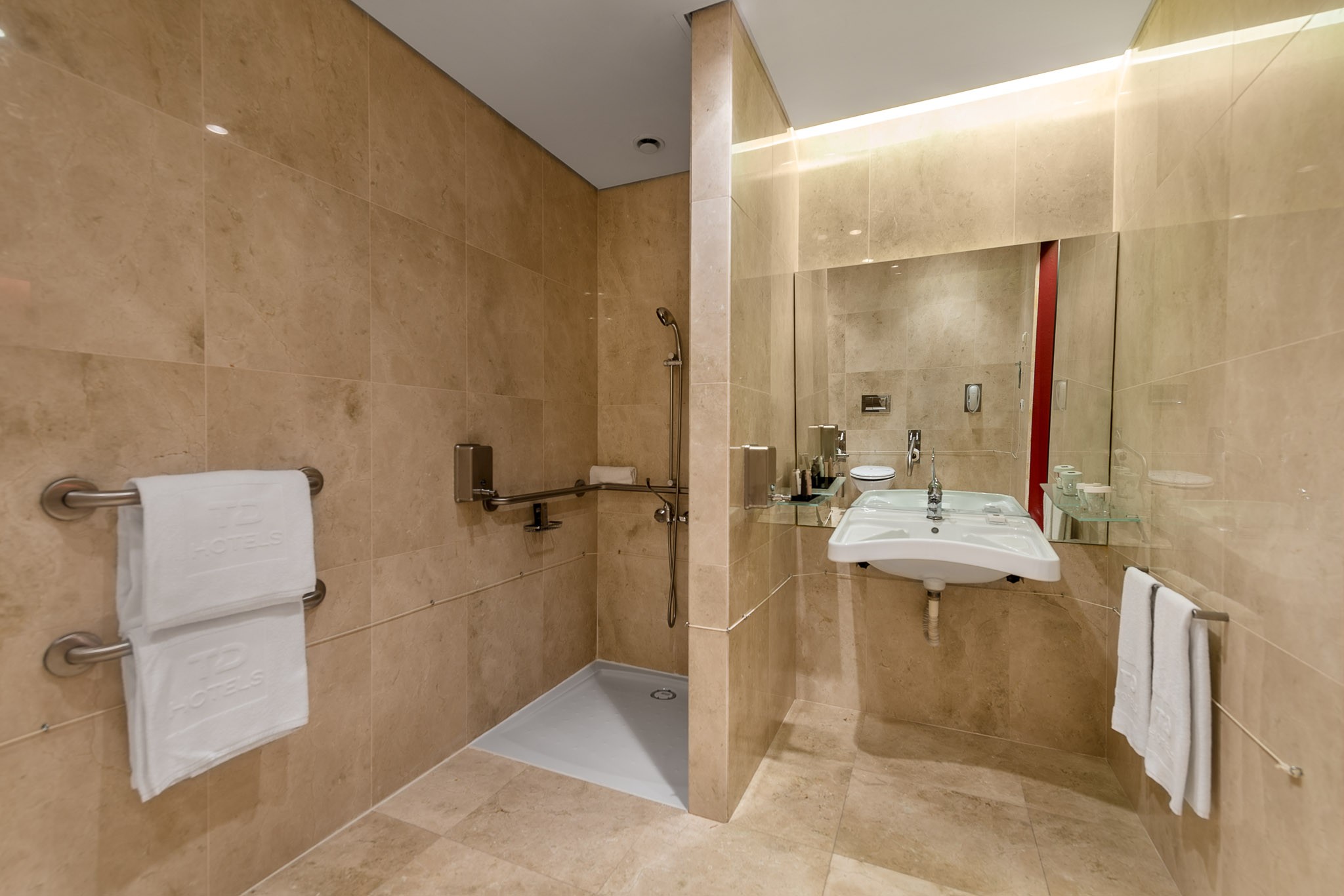 Portugal Lisboa Oeiras Porto Salvo Lagoas Park Hotel Lagoas Quarto WC Mobilidade Reduzida (1)