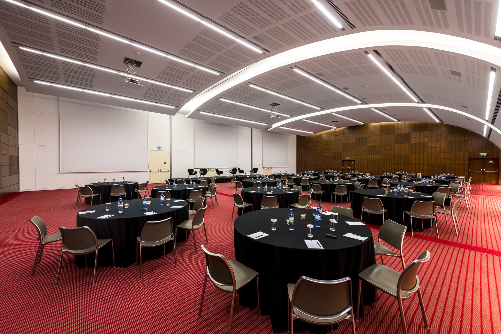 Portugal Lisboa Oeiras Porto Salvo Lagoas Park Hotel Lagoas Salas Reunião Lagoas I II e III Cabaret (1)